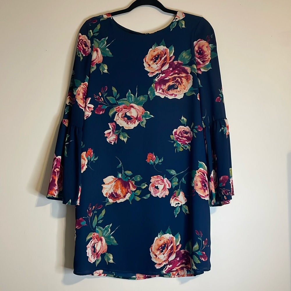 Boutique Women’s long sleeve floral dress